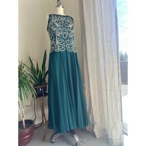 JKara Women’s 8 Dress Green Beaded Formal Gown Sleeveless Chiffon Skirt